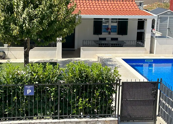 Apartments Iris