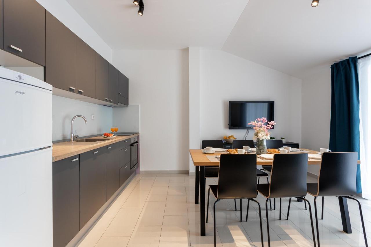 Iris Apartment *