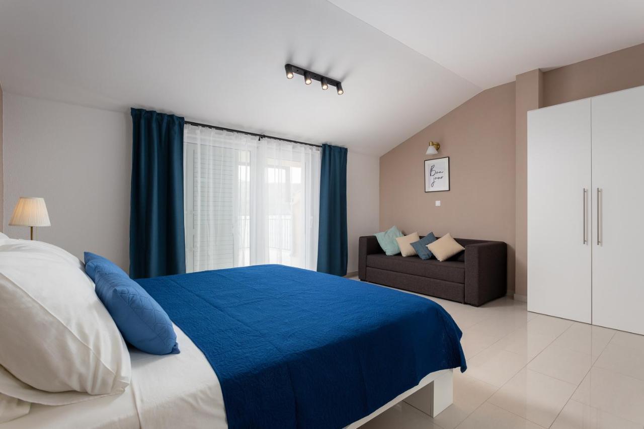 Iris Apartment