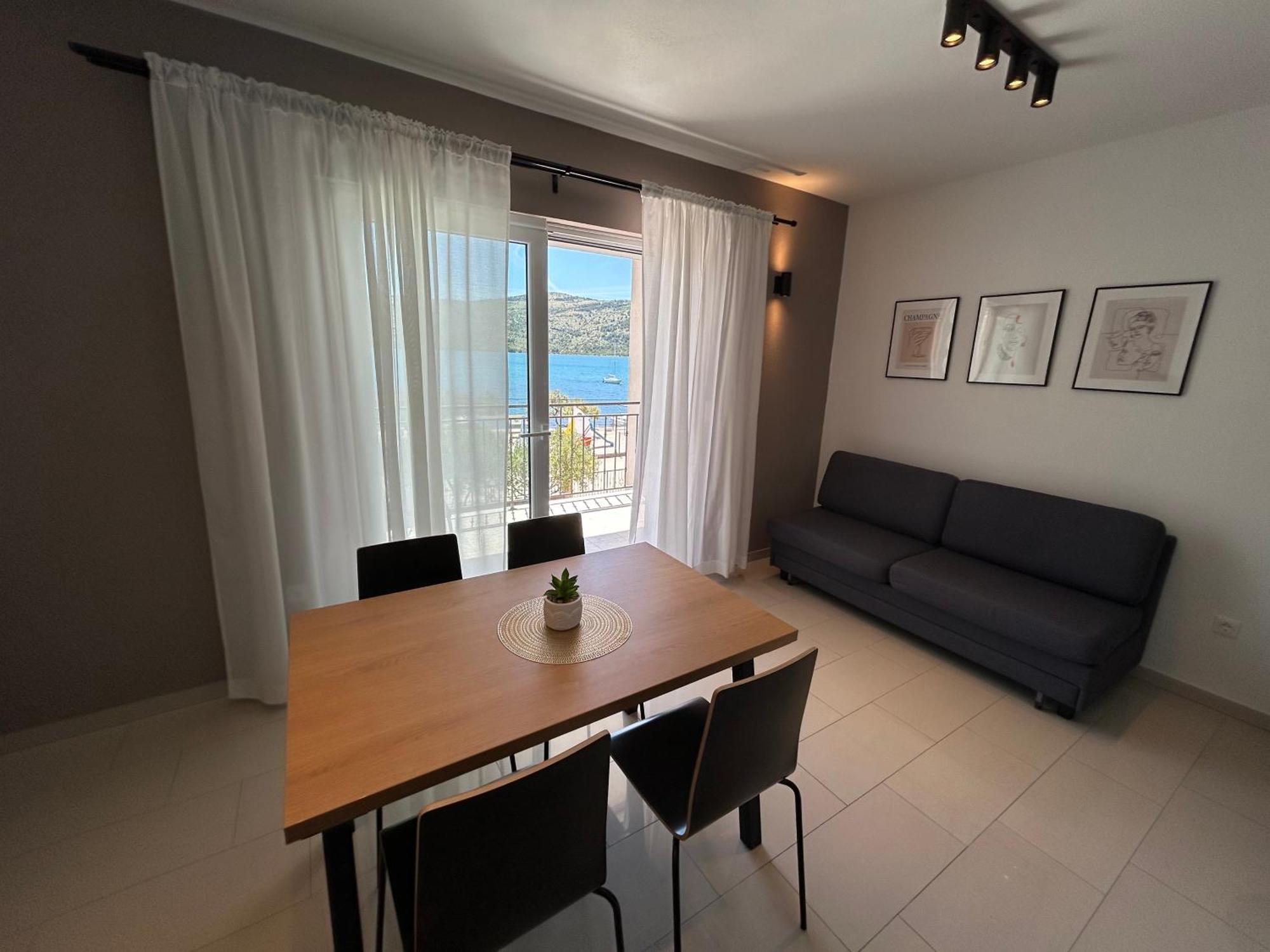 Iris Apartment *