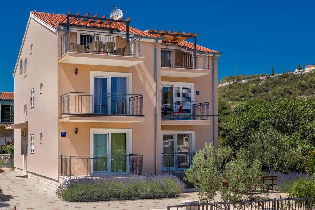 Iris Apartment Marina