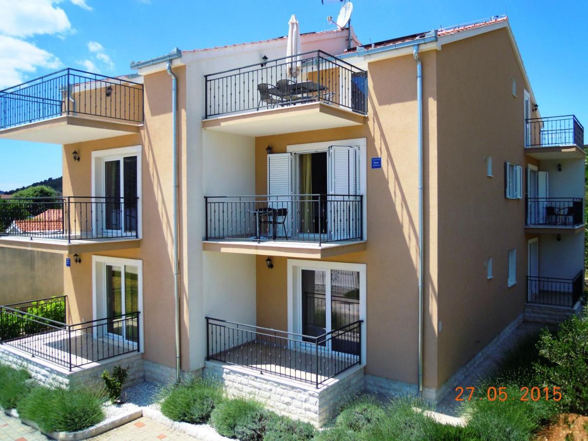Apartment Iris